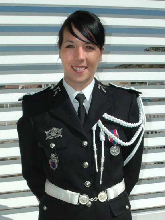 Alicia - En uniforme